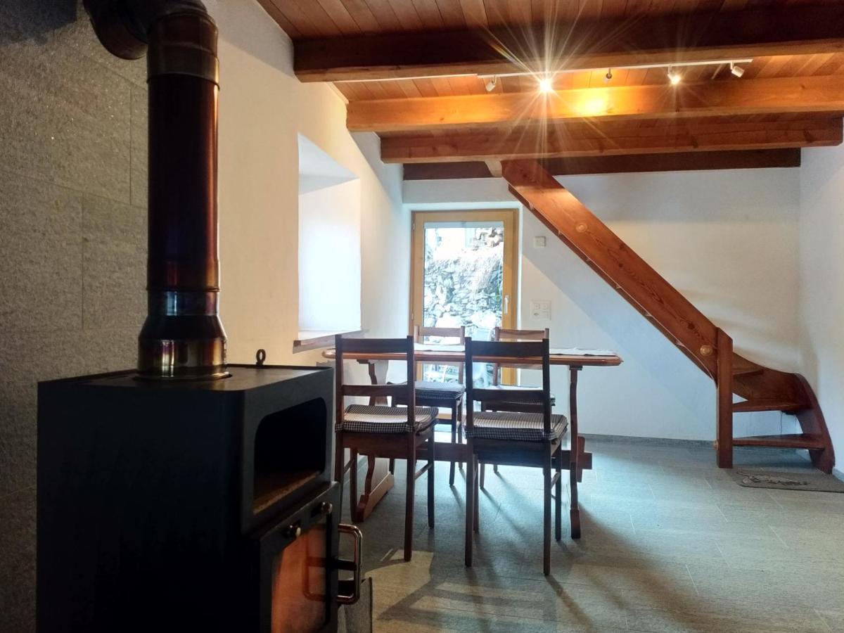 Вилла Rustico "Casa Di Sasso" Интранья Экстерьер фото
